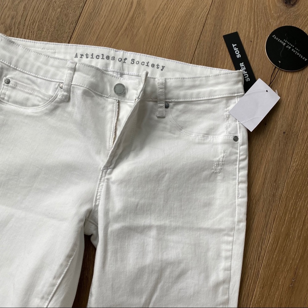 NWT Articles of Society Carly Distressed Jeans